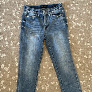 Women’s Judy Blue Skinny Fit Jeans.